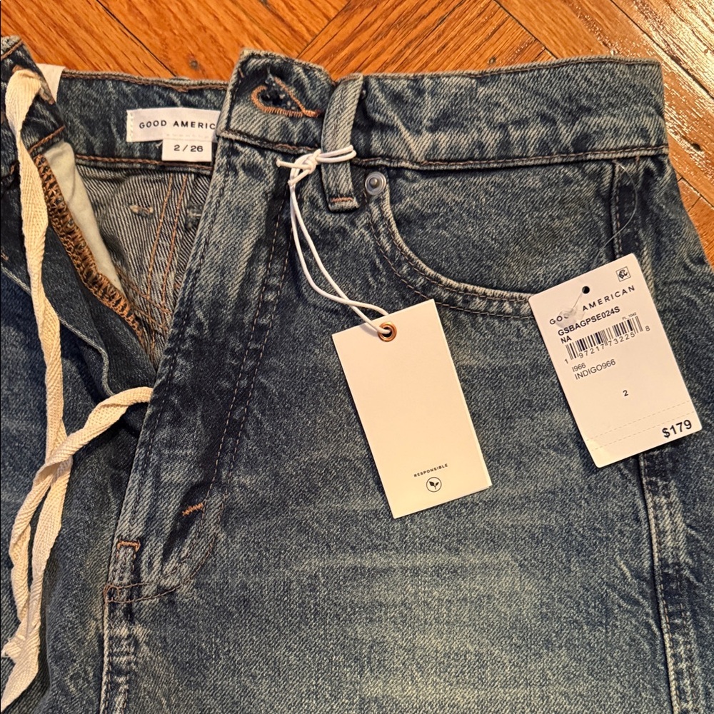 Good American Barrel Jeans in Faded Blue - Picture 2 of 6